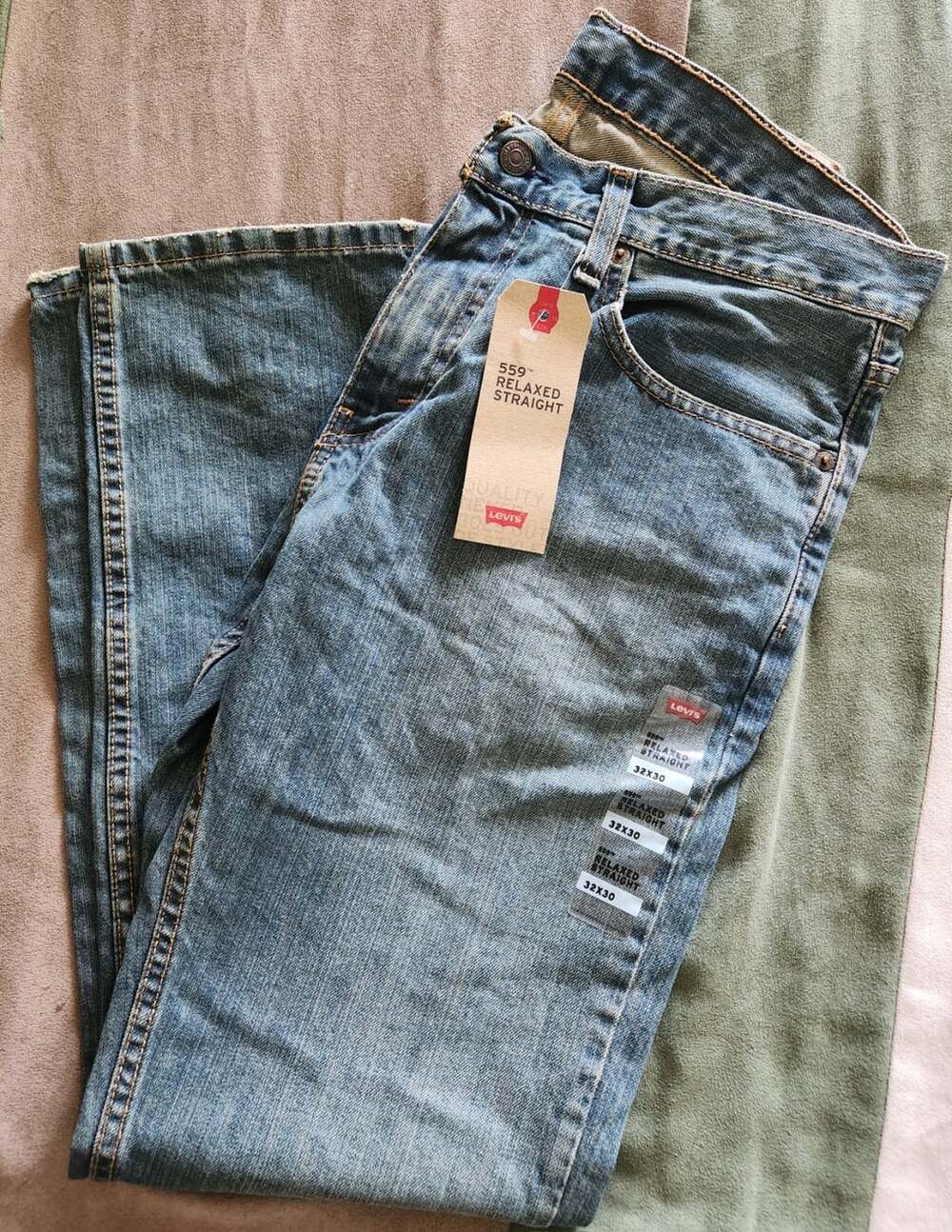 Levi’s 559 Relaxed Straight Jeans Men’s 32x30 Faded Wash Water Less Denim  NWT